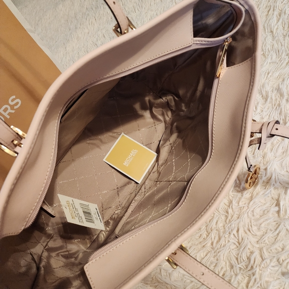 Michael Kors large Jetset Purse - Picture 4 of 10